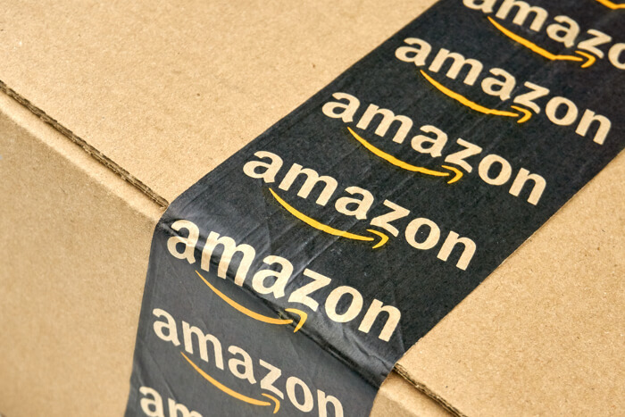 Amazon Logo auf Paket