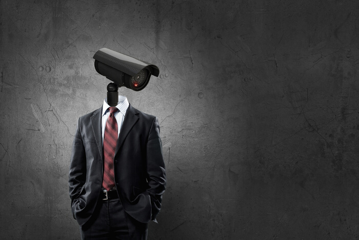 Business-Mann mit Überwachungskamera statt Kopf