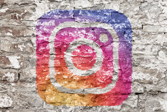 Instagram-Logo auf einer Mauer