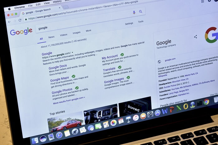 Google Suchergebnisse werden auf einem Notebook angezeigt