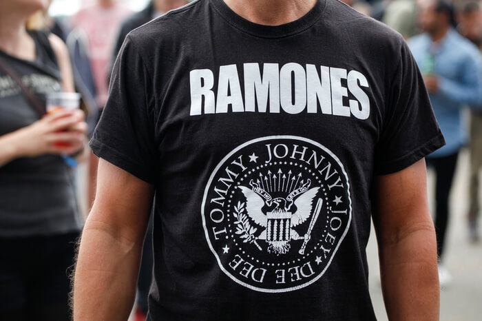 Fan im Ramones-Shirt