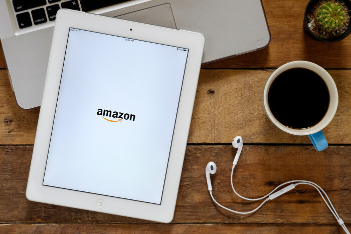 Amazon-Logo auf Tablet