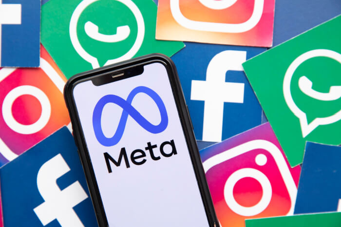 Meta-Logo vor Facebook-, Instagram-, WhatsApp-Icon