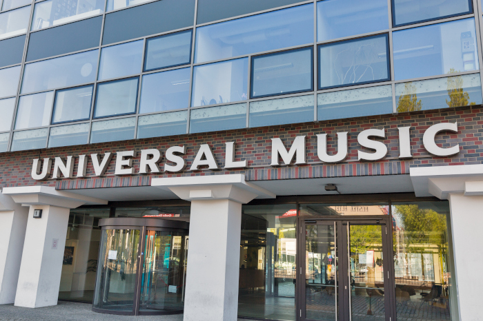 Universal Music Logo an Gebäude