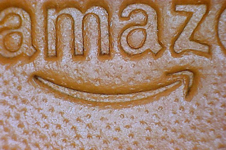 Amazon Logo auf Leder