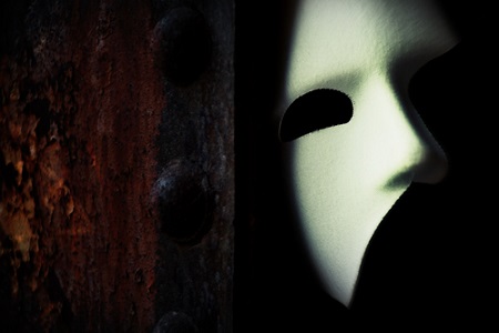 Phantom der Oper Maske an einer Wand
