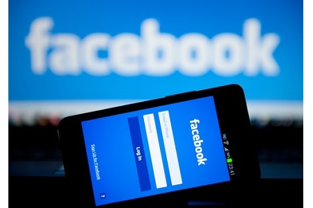 Facebook auf Desktop und Smartphone