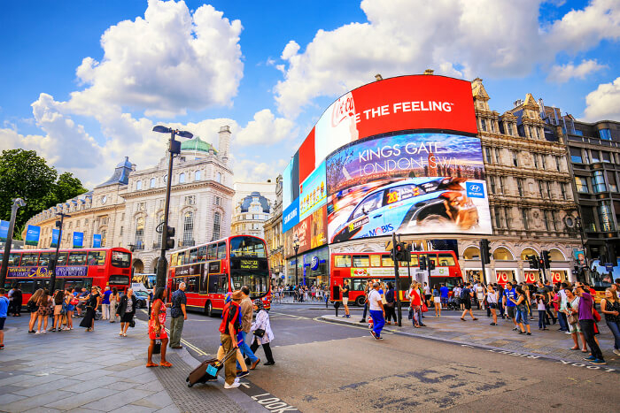 Digitale Anzeigentafel am Londoner Piccadilly Circus