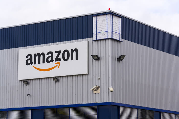 Amazon-Logo an Logistiklager