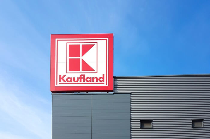 Ende des Kaufland-Lieferdienstes: Kaufland-Logo an Fassade von Filiale