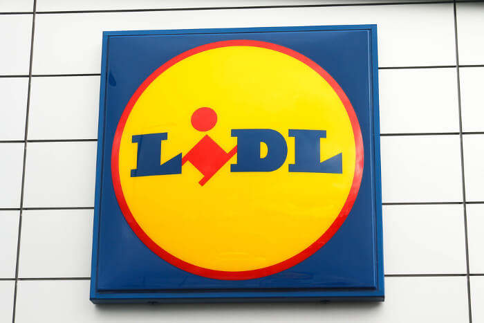 Logo des Discounters Lidl an einer Filiale