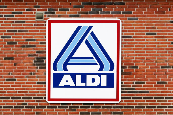 Aldi Logo an einer gemauerten Wand