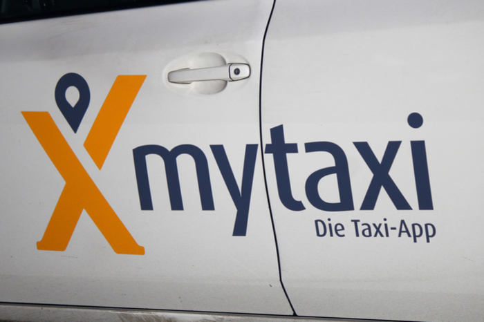 MyTaxi Logo auf einem Auto
