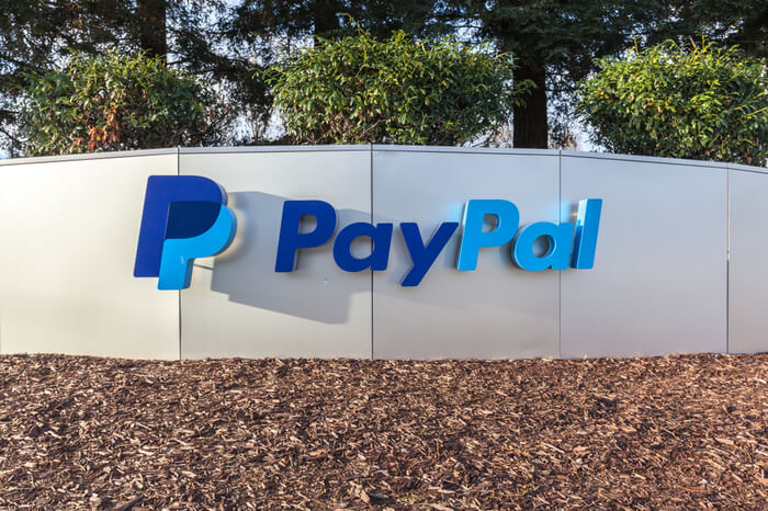PayPal Logo vor der Hauptzentrale