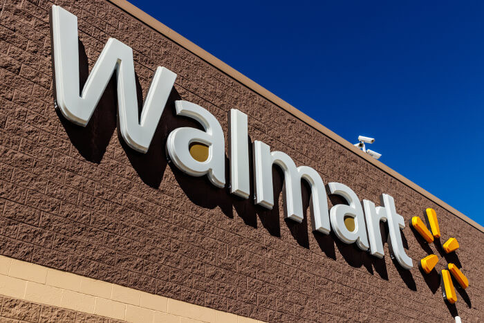 Walmart-Logo an einer Filialwand