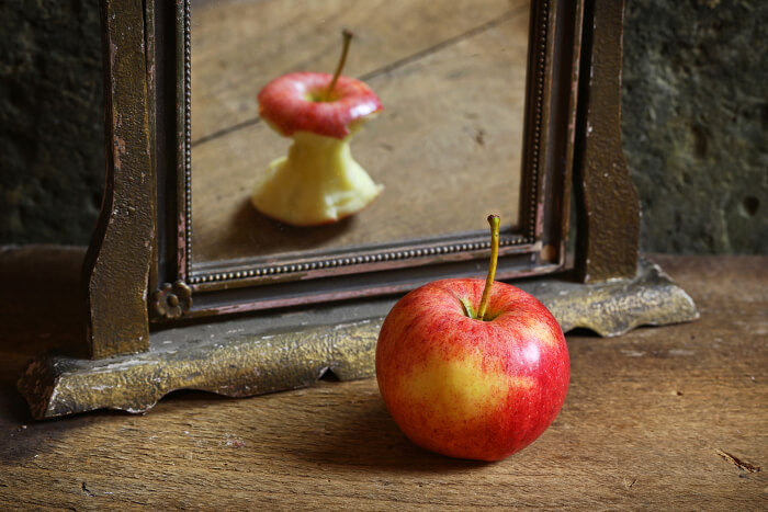 Apfel mit falschem Spiegelbild