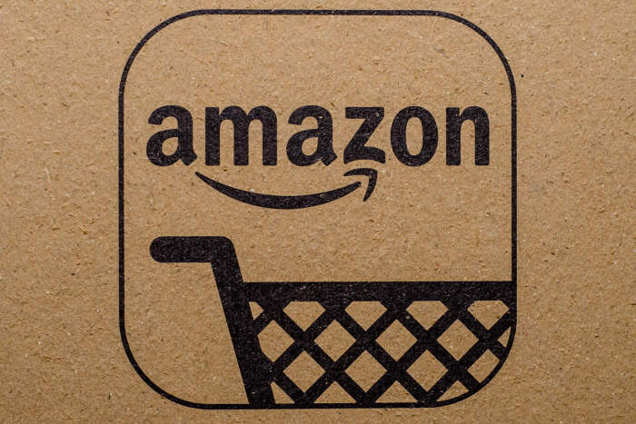 Amazon Logo auf einem Paket