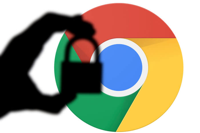 Hand mit Schloss vor Chrome-Logo