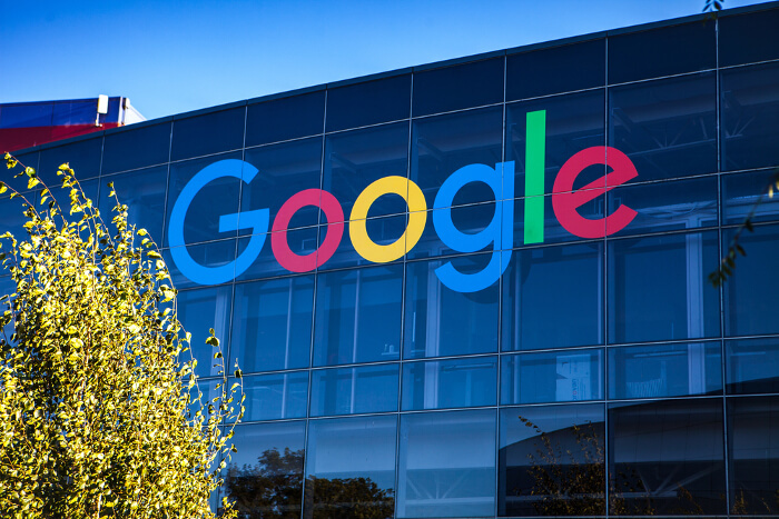 Google Logo an Hauswand
