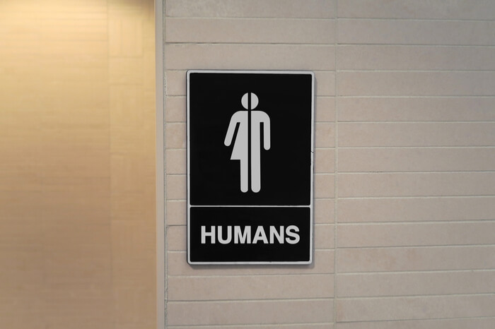 geschlechtsneutrales Toilettenschild mit der Aufschrift Human