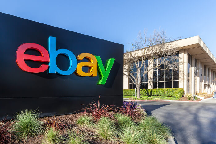 Ebay Logo an Hauswand