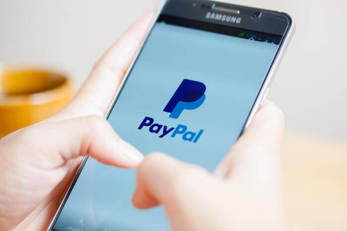 PayPal auf einem Smartphone-Display