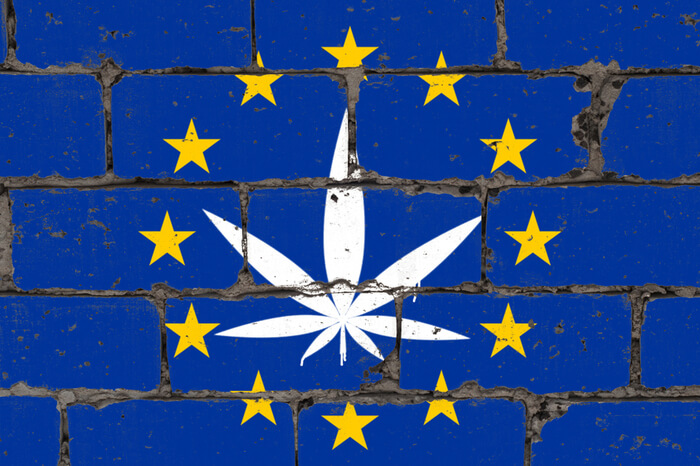 Cannabis-Blatt in EU-Flagge