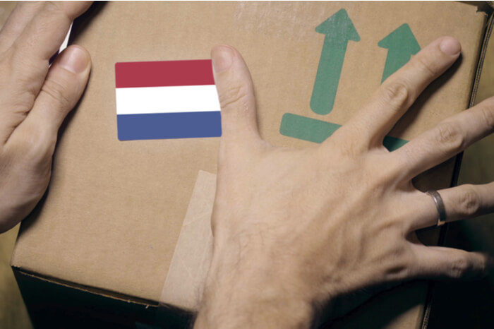 Paket mit Flagge Niederlande