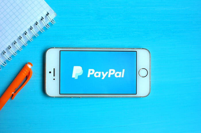 Paypal Logo auf Smartphone