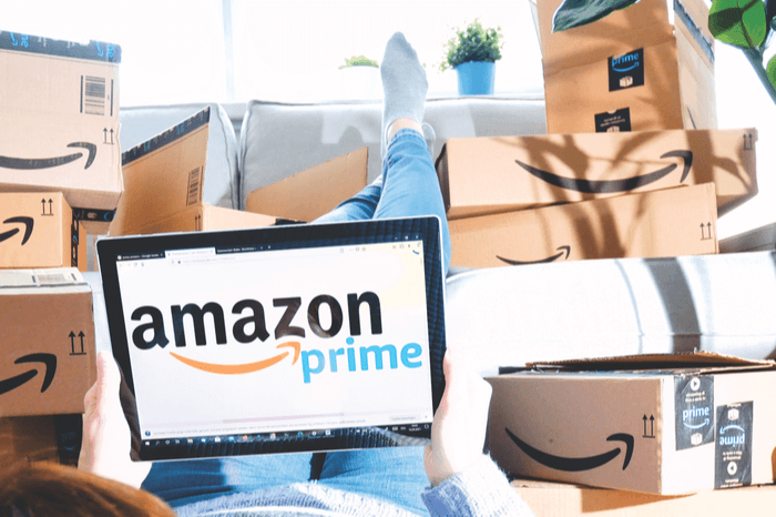 Amazon-Prime-Nutzer mit Paketen