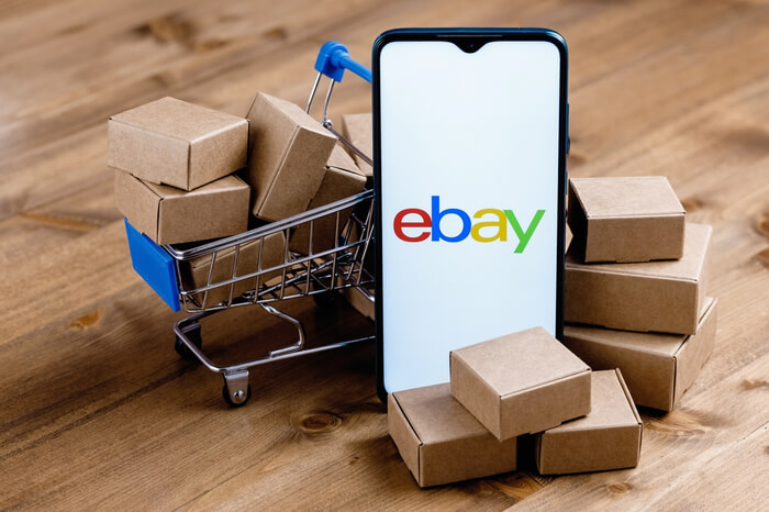Ebay mit Einkaufswagen und Kartons