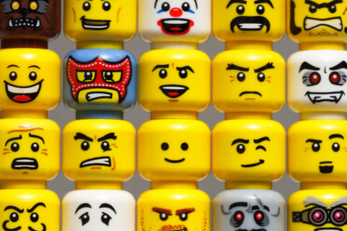 Köpfe von Lego-Figuren