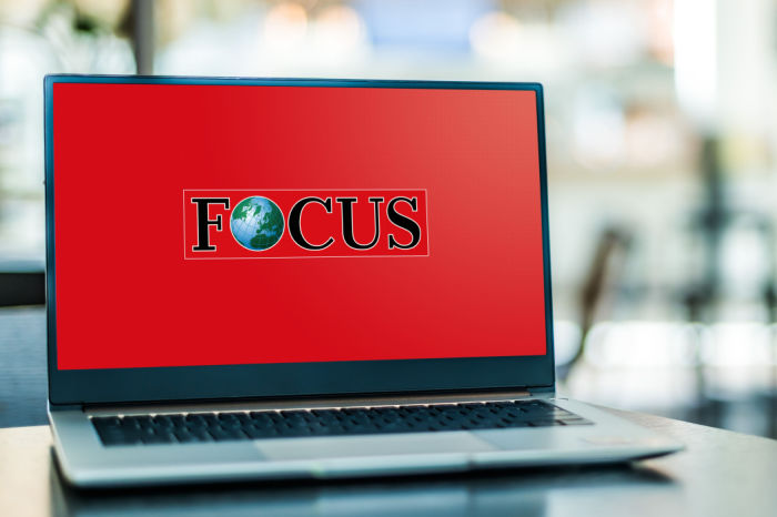 Logo des Focus-Magazins auf Laptop