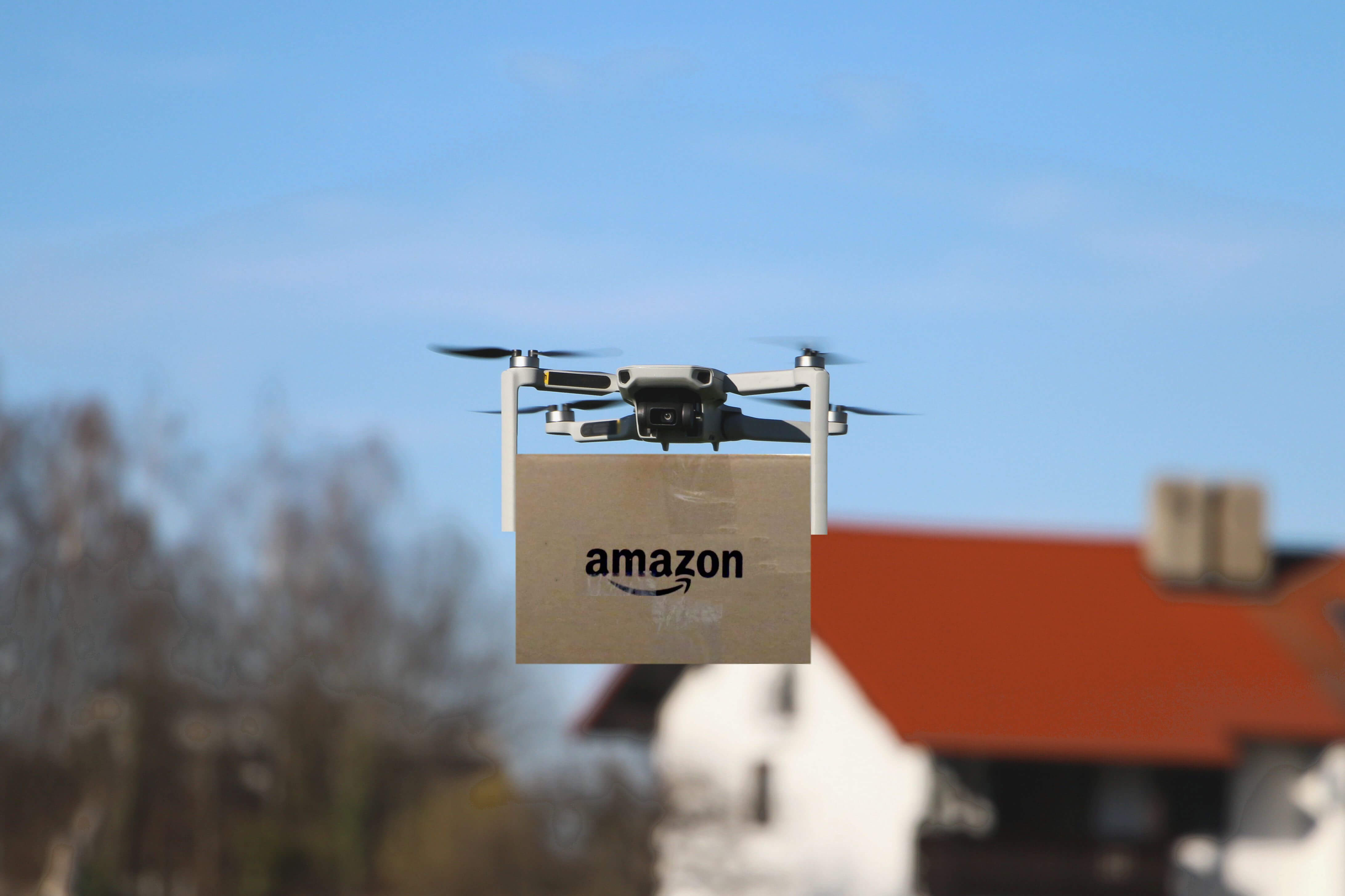 Drohne Mit Amazon Paket