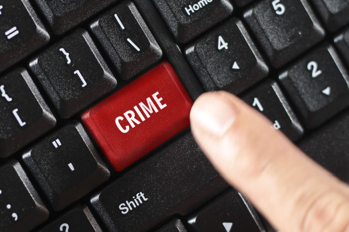 Kriminalitätswort auf der roten Tastatur