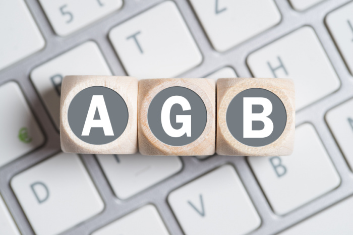 AGB-Würfel auf Tastatur