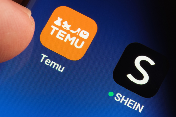 TEMU- und SHEIN-Apps auf dem Bildschirm von Smartphone 