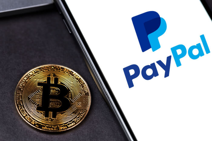 PayPal-Logo und Bitcoin