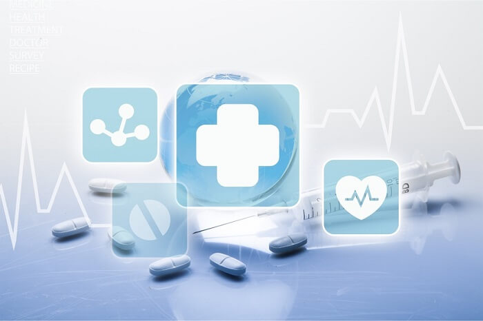 Blaue Medizin Icons vor Medikamenten und Spritze 