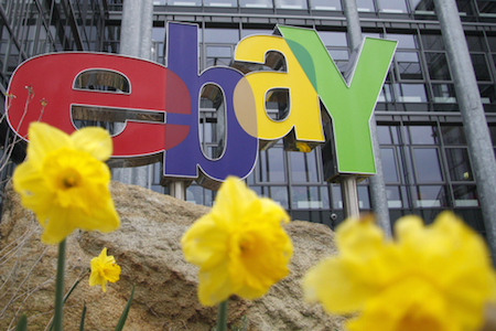 Ebay Logo vor der Konzernzentrale
