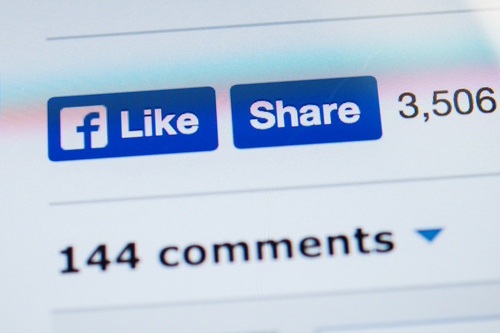 Facebook Like und Share Button