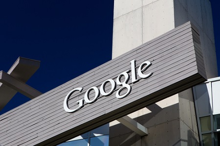 Google-Logo an Hausfassade