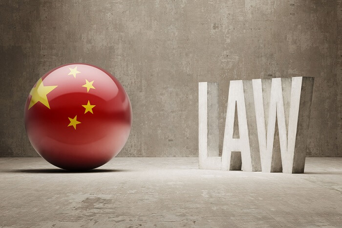 Chinesische Flagge als Ball mit dem Wort Law daneben 