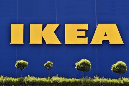 IKEA-Logo an Filial-Wand