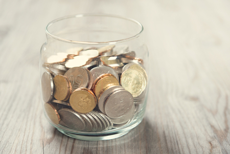 Investing: Glas mit Münzen