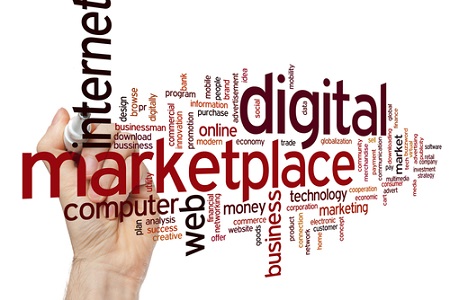 Digital Marketplace Konzept – Wörterwolke mit Hand im Hintergrund