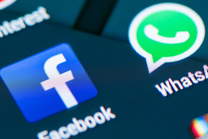 App-Symbole von Facebook und Whatsapp