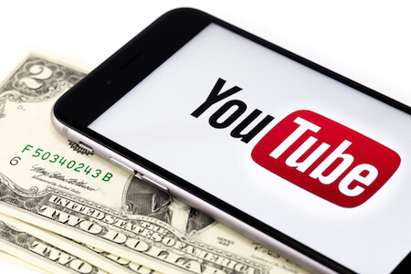 Youtube-App und Dollar-Scheine
