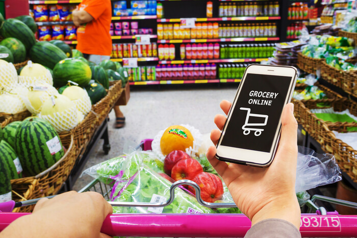 Smartphone-Nutzung im Supermarkt