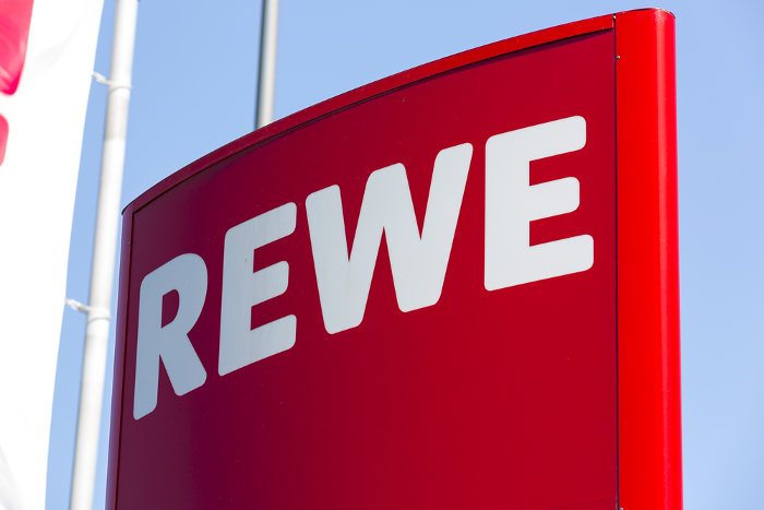 Rewe-Logo: weiß auf rotem Grund